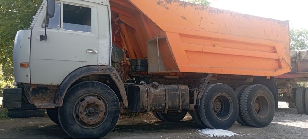 Самосвал с прицепом в хорошем состоянии