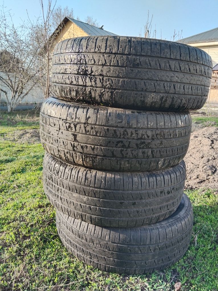 Шины размер 265/65 R17, четыре болона в хорошем состоянии