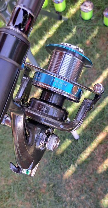 Set Pescuit,4 Lansete 3,90m,2 segm+4Mulinete Aquapro 10.000+Rod Pod