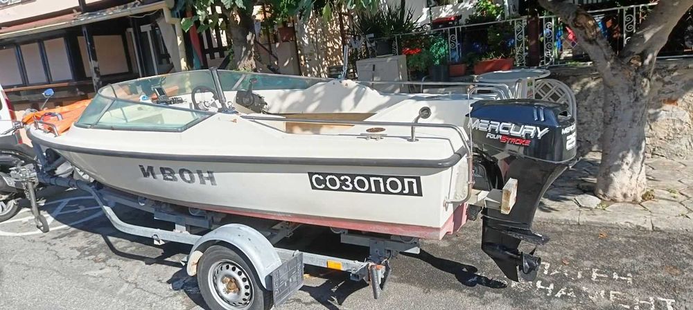 Продавам лодка-тип скутер CONERO DELFINO-450 1983 г. Без Колесар!!! Сз