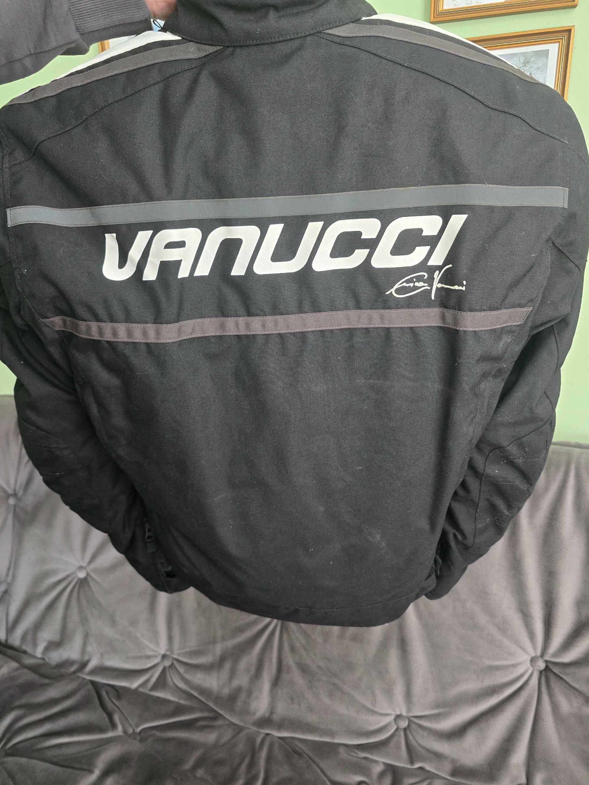 Мотористко Яке Vanucci