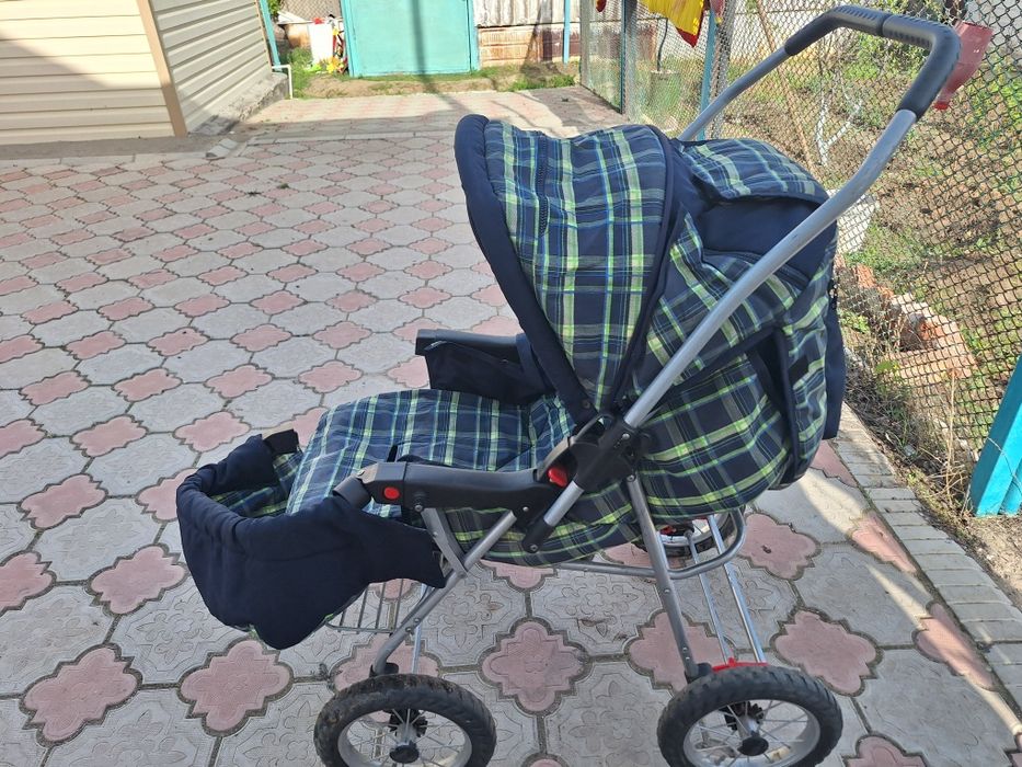 Срочно продам или обменяю мощную детскую коляску на 3кг майского масла