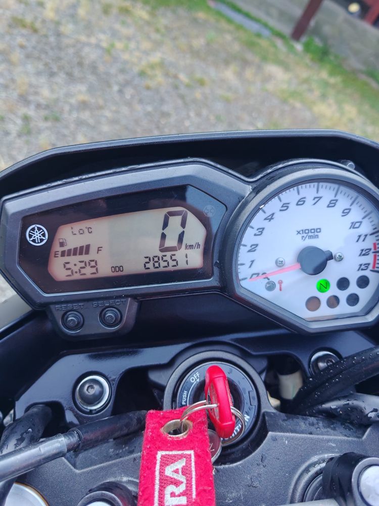 Vând Yamaha FZ8.