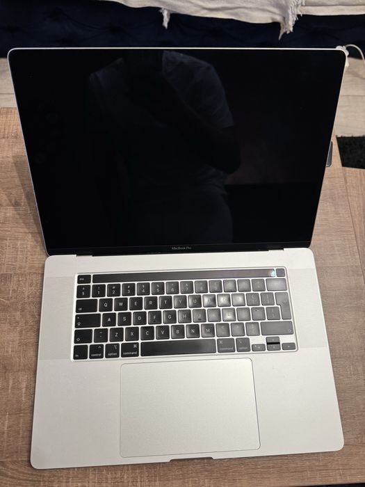 Apple MacBook Pro 16” 2019 i7 , 16gb Ram