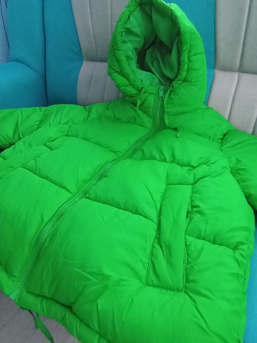 Vând geacă verde h&m