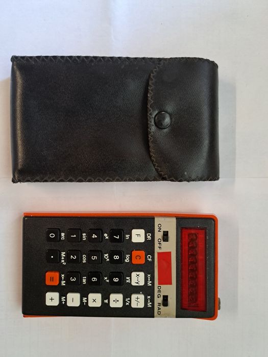 Продавам ретро електронен калкулатор  "Elka 135 m".