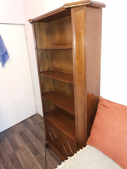 Красив шкаф - библиотека