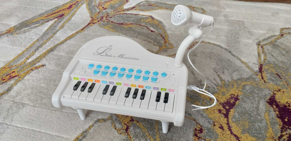 Baoli детски мини роял MELODY, 24 клавиша и микрофон.