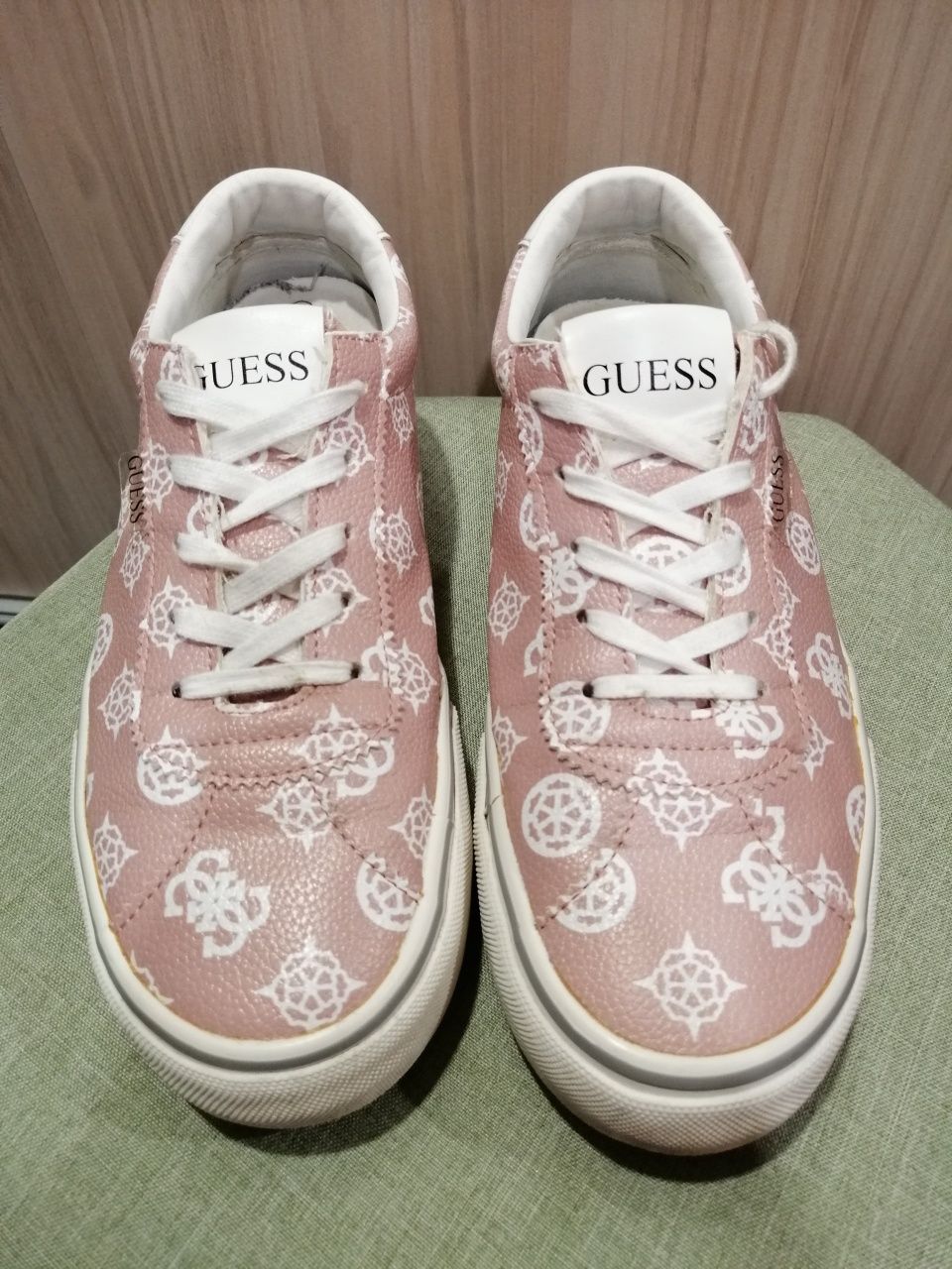 Гуменки GUESS 38 размер 
Гуменки Sanam FL7SNA FAL12 РозовГуменки Sanam