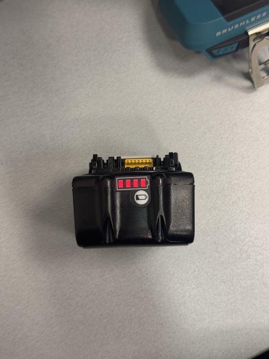 Продавам нов винтоверт Makita DHP484