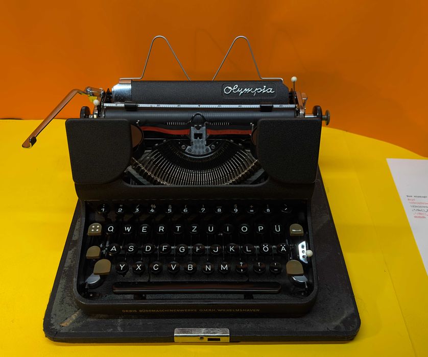 Пишеща Машина Olympia Латиница Топ Състояние Обслужена 1940 Година !