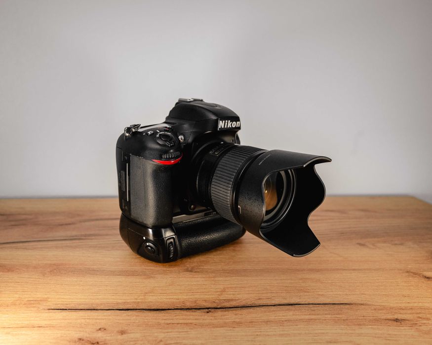 Nikon D610 + Obiectiv Nikon 35mm fx + Blit Yongnuo YN568EX III + Grip