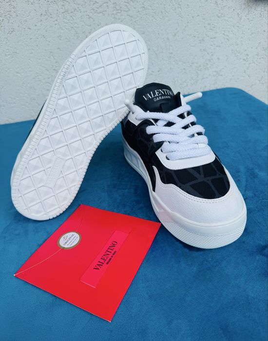 Valentino Garavani One Stud Premium Unisex