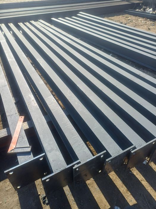 Vand structura metalica 10x20x4 la.pret 5000 euro confecționată din pr