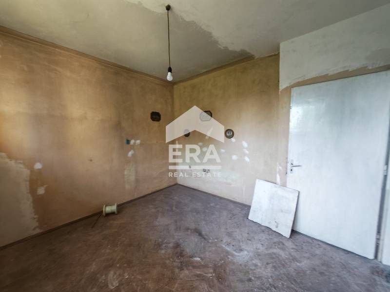 Продава се Четиристаен апартамент в Силистра, Център - 85 кв.м за 1059 €/кв.м - Снимка #3