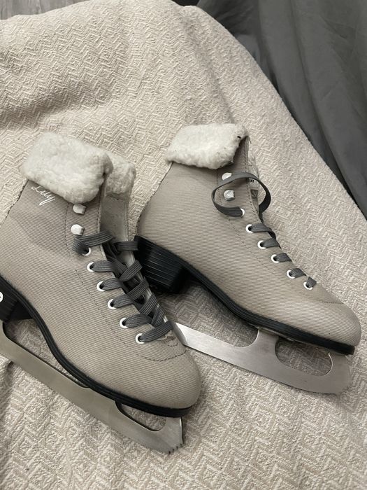 Продам коньки фигурные