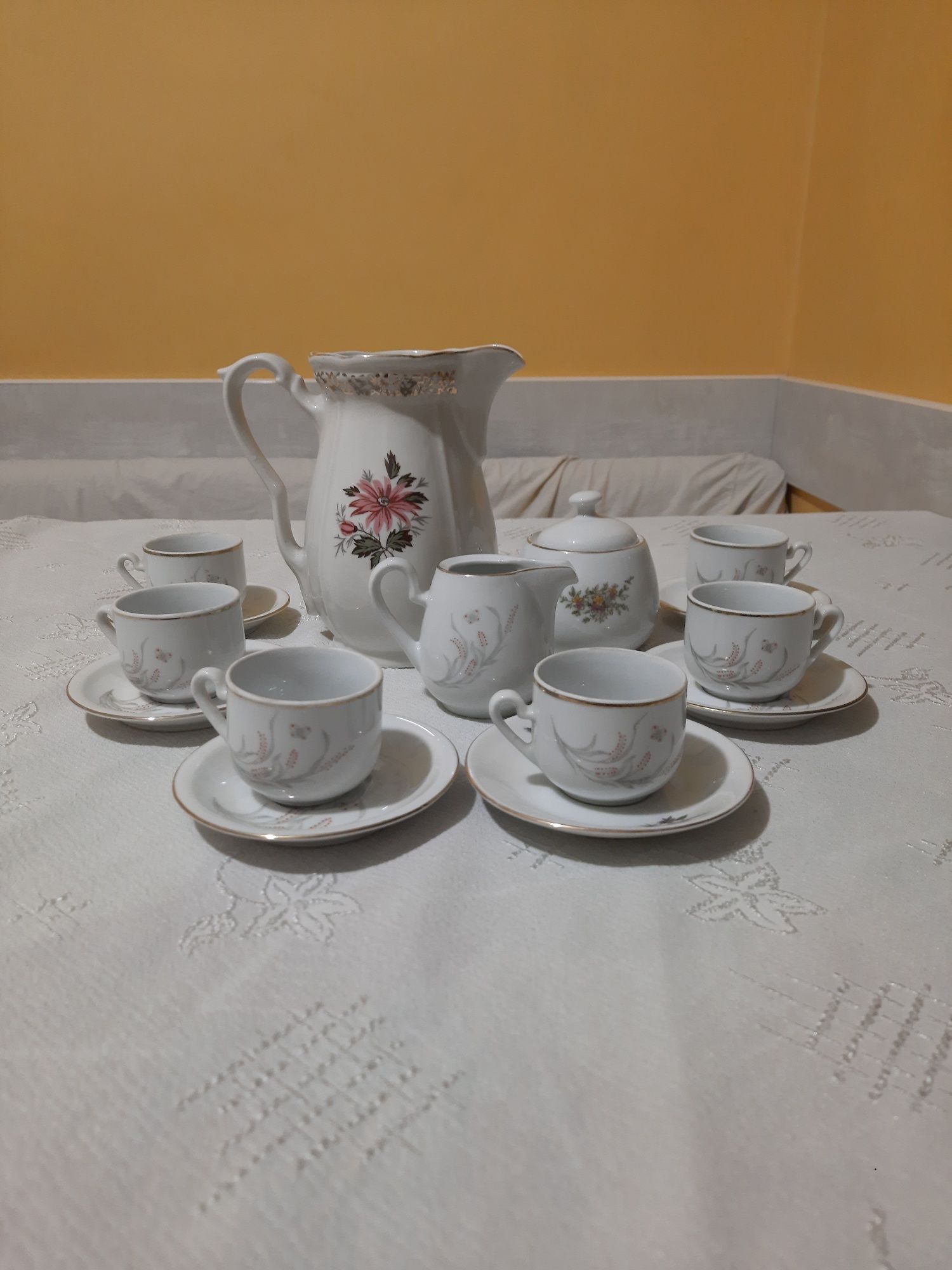 Сервиз за кафе и чай