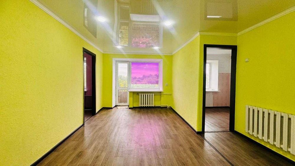 Продам 2 комн на 12мкр возле остановки