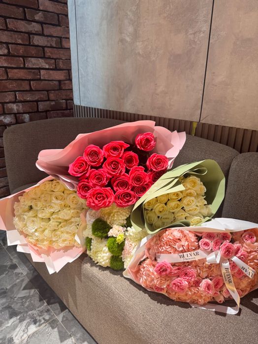 цветы свежие продамметровый красный 16 шт, белый 51 шт, белый 25шт