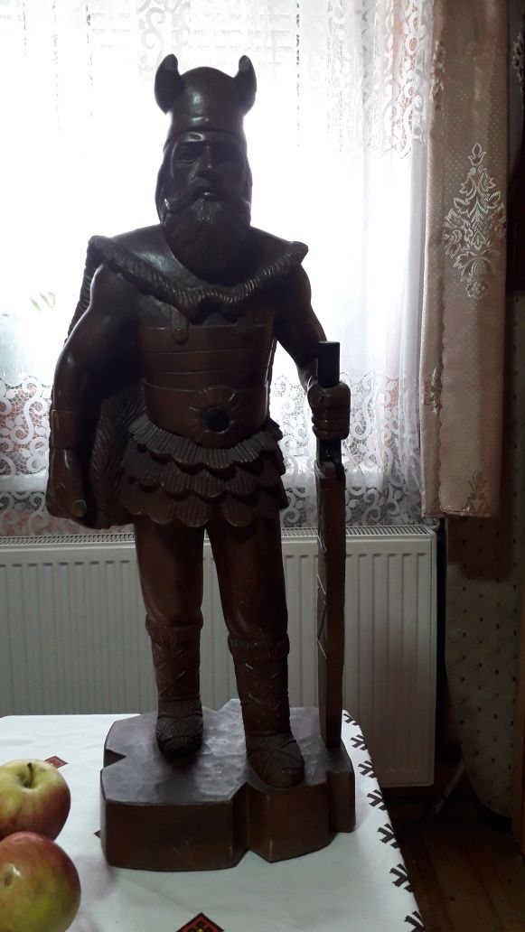 Sculptura ,/ ,statueta  soldat superba.