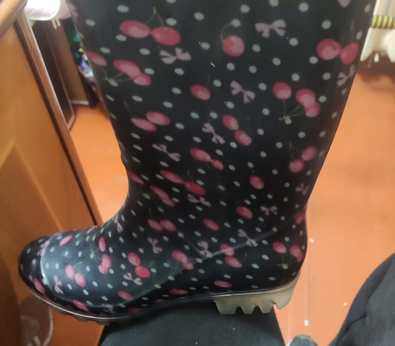 Сапоги и резиновые,женские