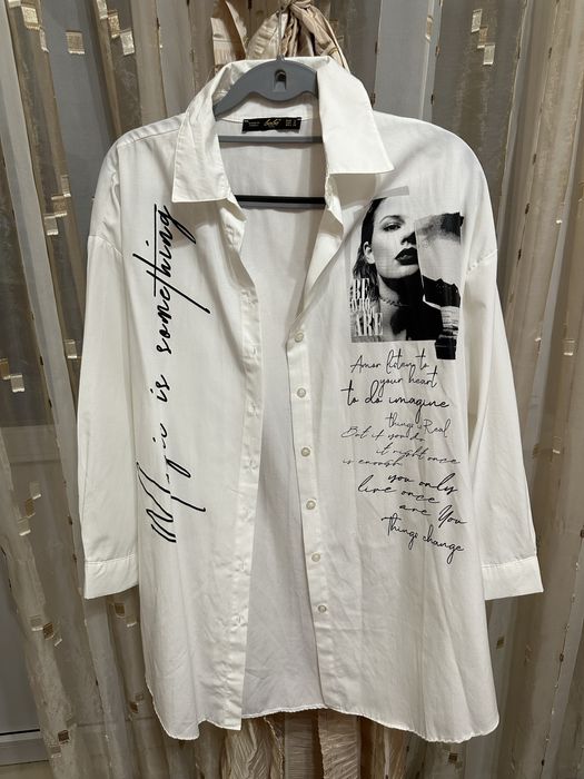 Canasa alba cu scris si imprimeu