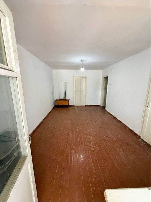 Чирчик 1 м/р Октябрь 2х 58 кв/м 33.000$ Бош толов ва паспорт бн Ипотек