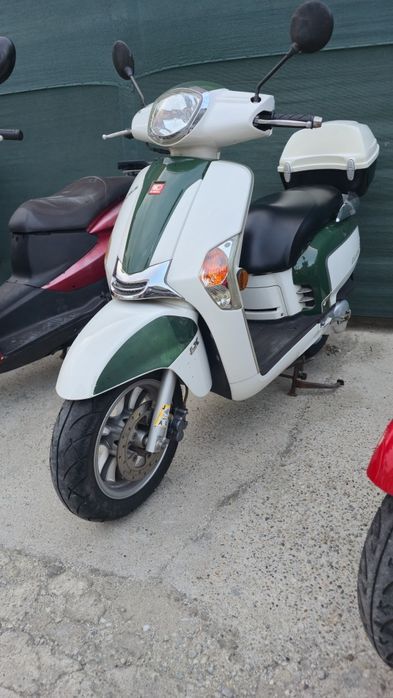 SCUTERE  49 și 125cc OCAZIE