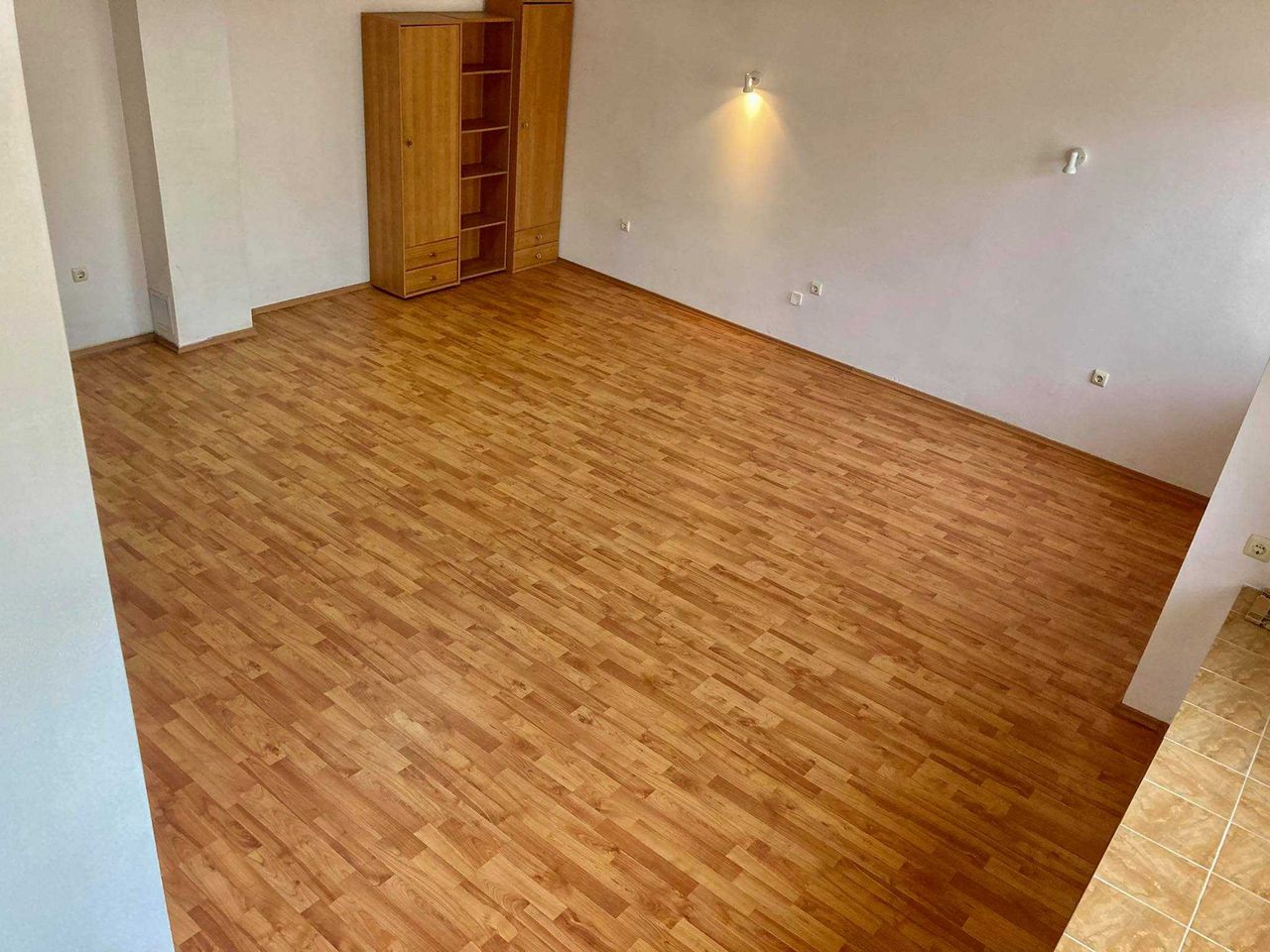 Дава се под наем Тристаен апартамент в Бургас, Център - 90 кв.м за 127.5 € - Снимка #15