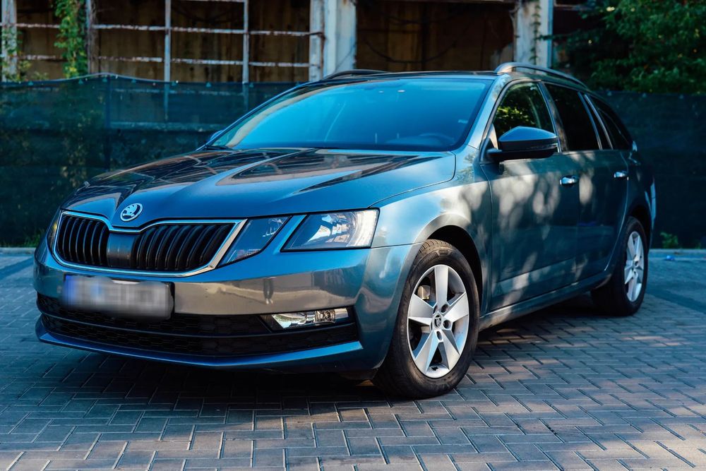 Skoda Octavia Sunt al 2-lea proprietar. Mașină are trapa si panoramic, are ADBLUE si