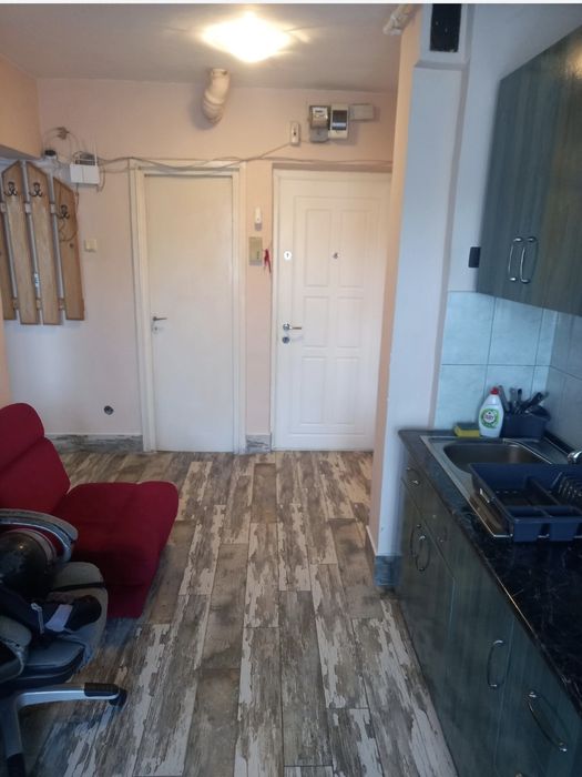 Vand apartamen 2camere,decomandat,2 balcoane,etajintermediar,500m UMF