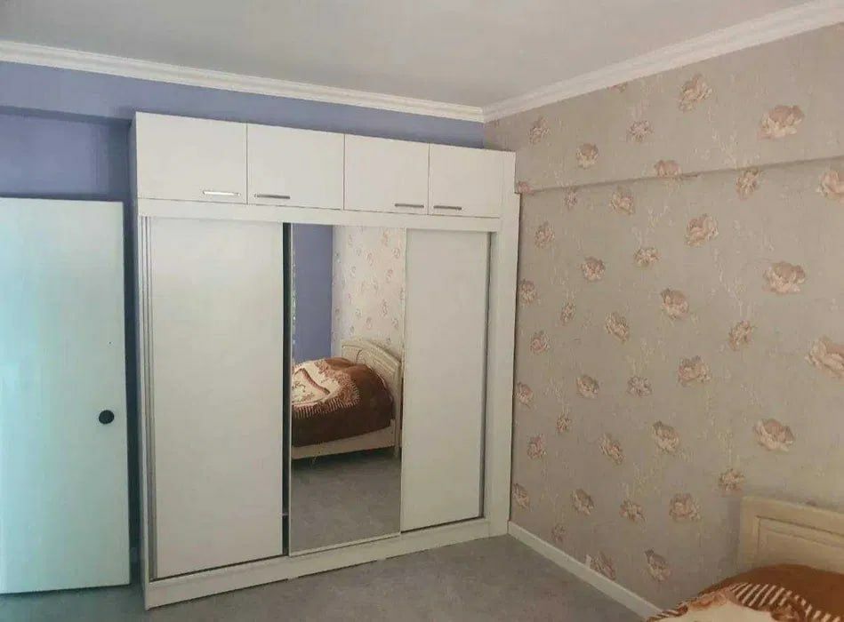 Продается Ц-5 квартира 3-комнатная 70 квадрат кирпич 3/2/4