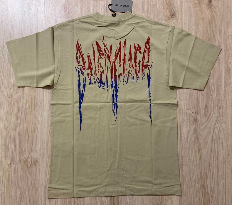 Нови мъжки тениски Balenciaga нови с етикети в черен и в бял цвят.