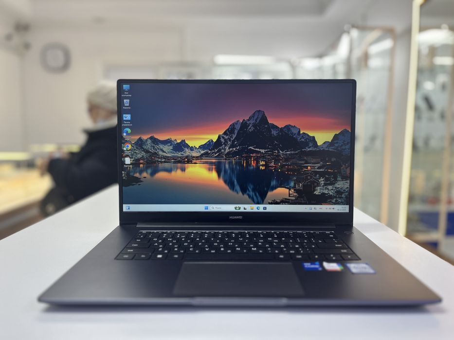 Ноутбук Huawei.