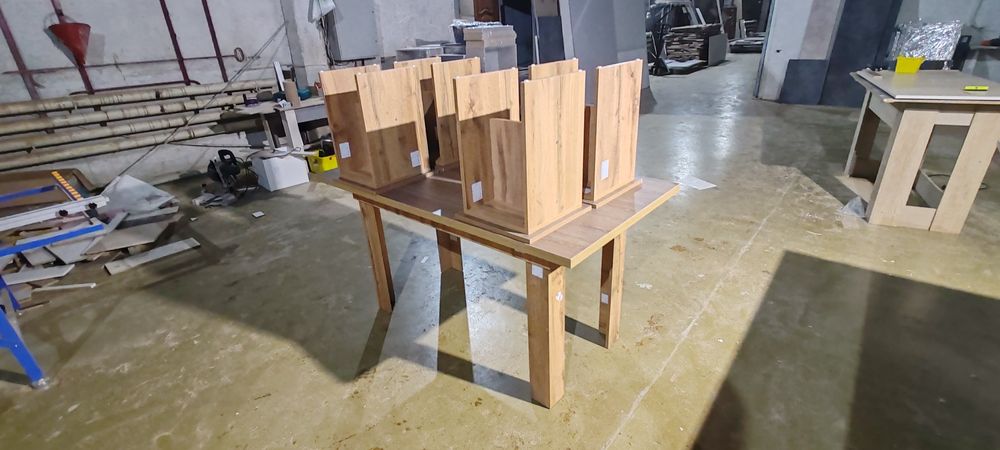 Продам стол и 4 стула из лдсп