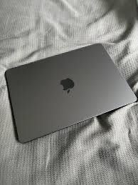 Продавам MacBook Air 15" – Състояние: КАТО НОВ