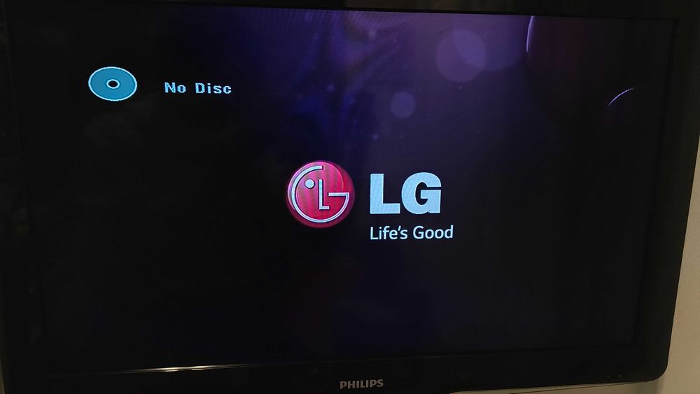 DVD плейър LG DP132