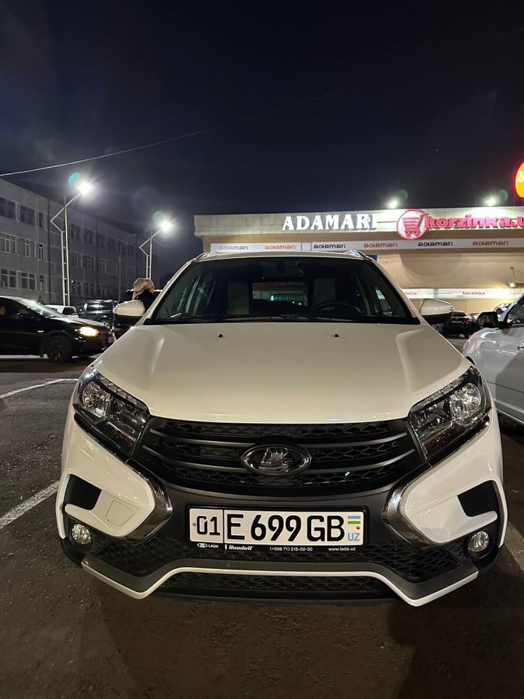Белый Lada Xray Cross