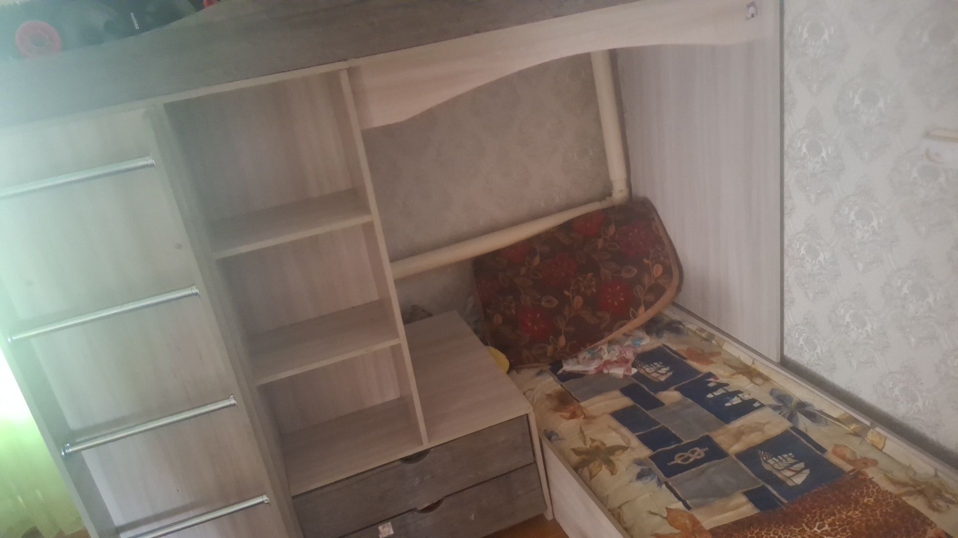 Продам двухярусную кровать со шкафом как гарнитур
