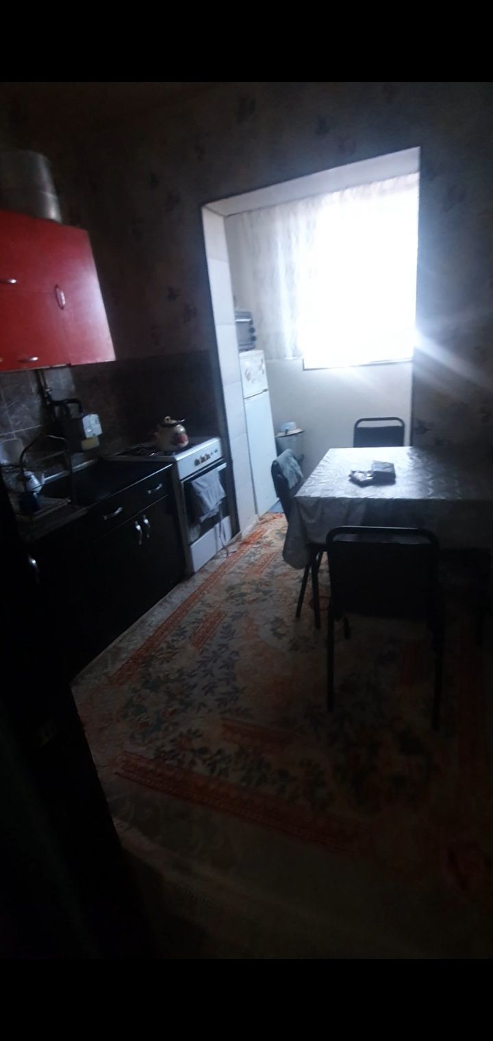 3/2 da 2 xonali 1 etaj srochno sotiladu