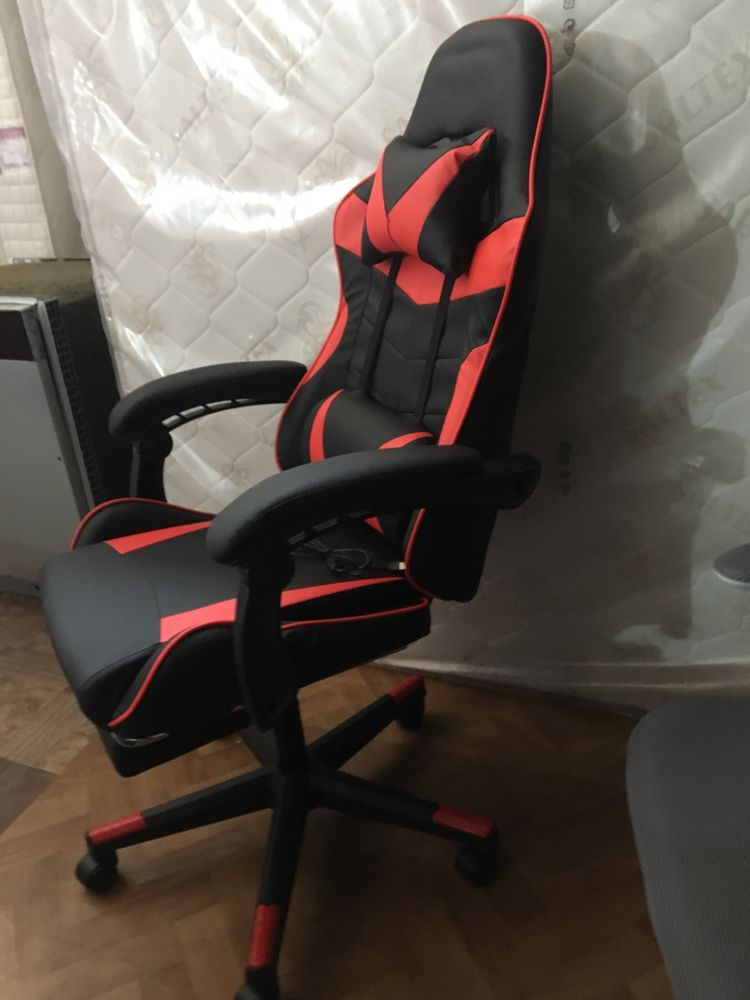 Scaun gaming cu functie de masaj nou