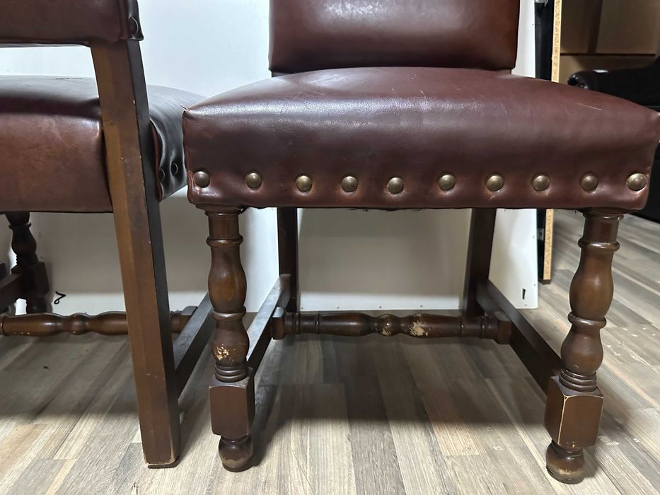 Set 3 Scaune cu cadru din lemn masiv si spatar inalt; Scaun tapitat