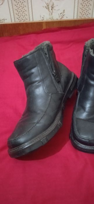 Сапожки мужские тёплые с двумя замочками по бокам 
Тарелки фарфоровы