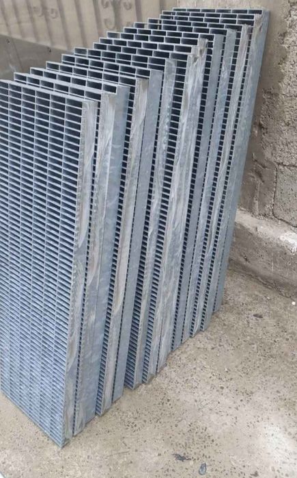 Vând grătare zincate trepte  pentru scări avem orice dimensiune