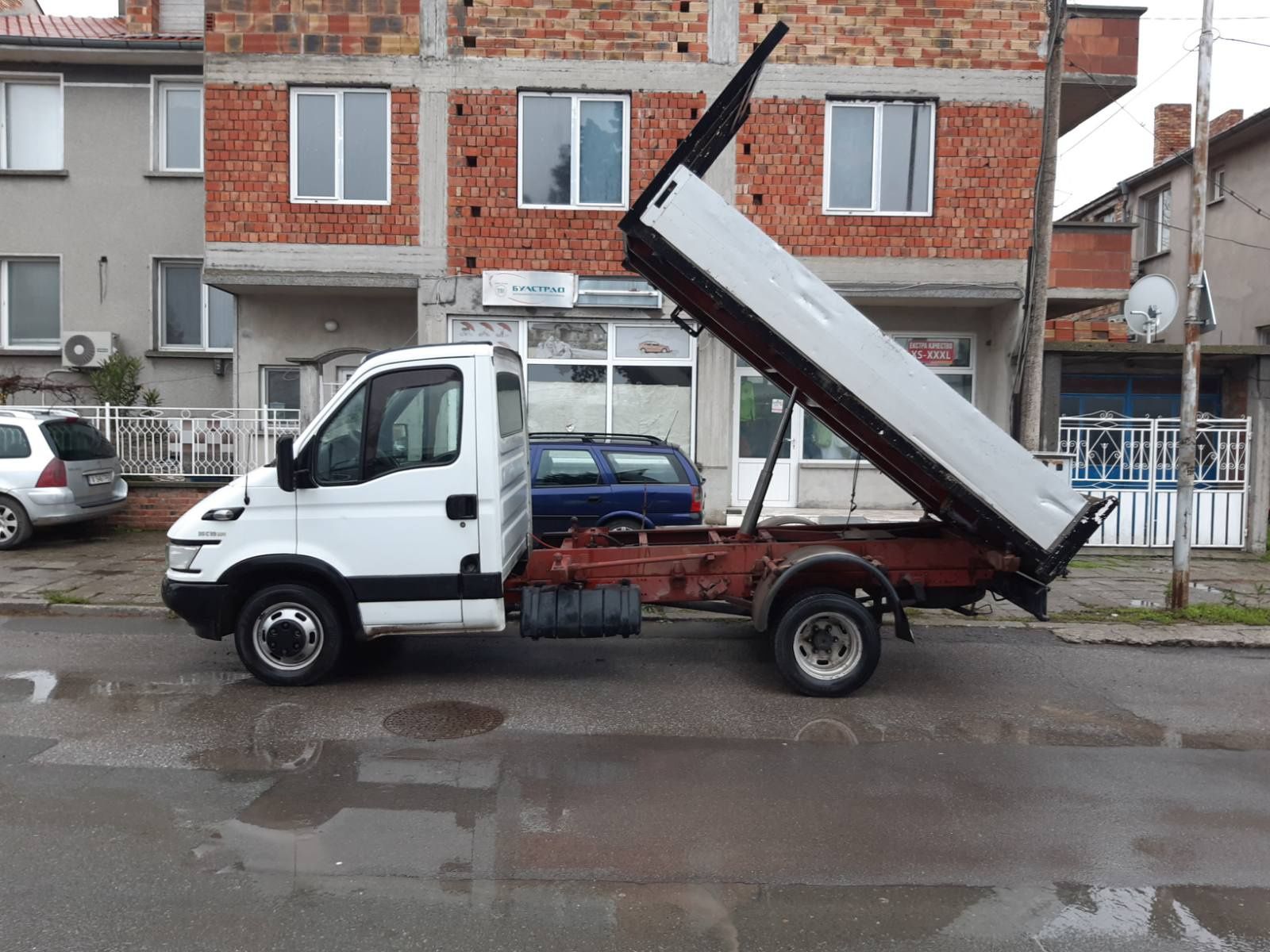 Продавам Ивеко 35 С 10 HPI 2004 Г. Самосвал  перфектен напълно обслуже