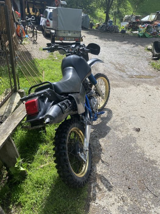 Vînd cross suzuki dr 600
