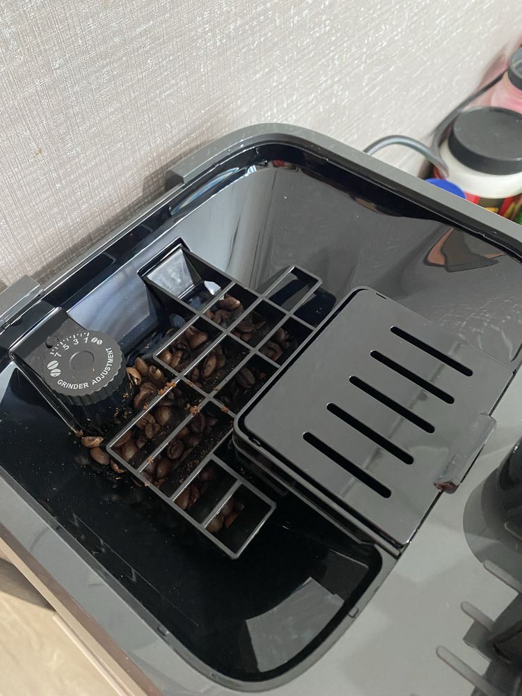 Продам кофемашину Delonghi Magnifica Plus