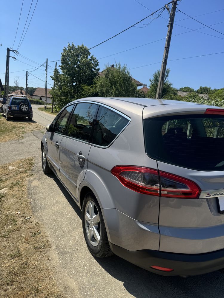 Ford x max 7 locuri
