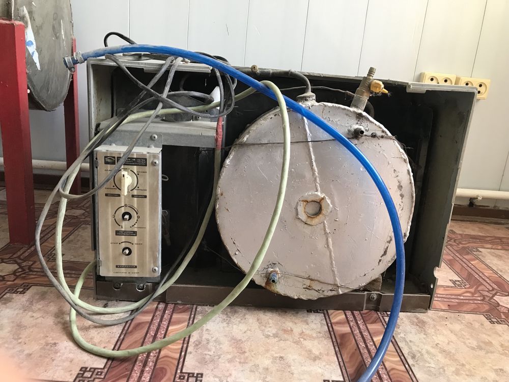 Газ вода апарат сотилади.