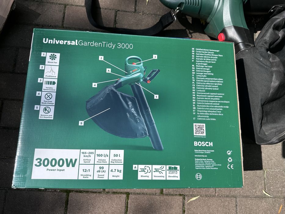 Suflanta / aspirator frunze Bosch Universal GardenTidy 3000 W